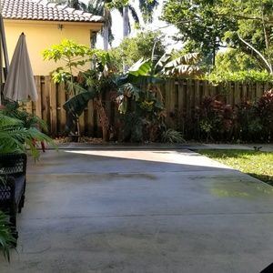 Meet your Posher, Mara